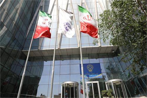 برخورد با حقوقی متخلف فروشنده عمده «بانک ملت» در ابتدای بازار امروز